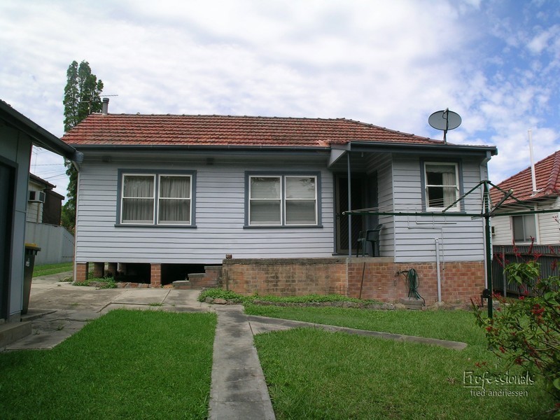 18 Lee Crescent, Birmingham Gardens NSW 2287