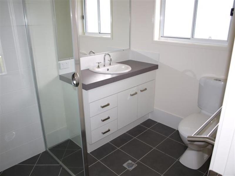 10 Hooghly Avenue, Cameron Park NSW 2285