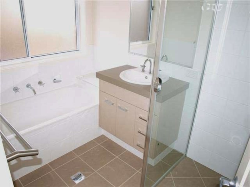 10 Hooghly Avenue, Cameron Park NSW 2285