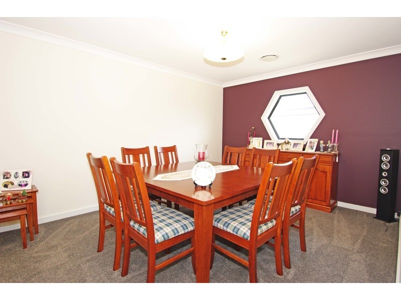 9 Saxon Street, Cameron Park NSW 2285