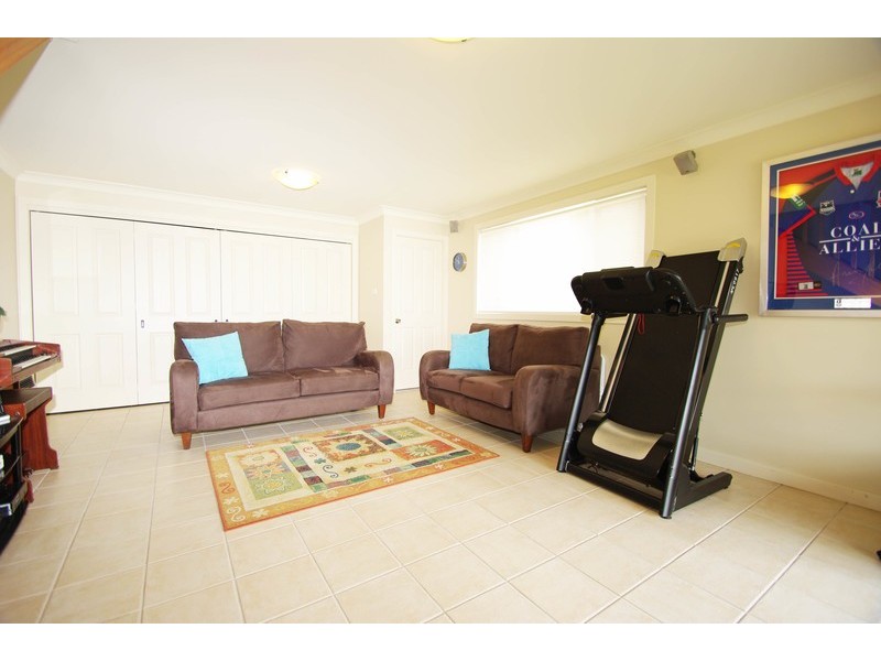 9 Saxon Street, Cameron Park NSW 2285
