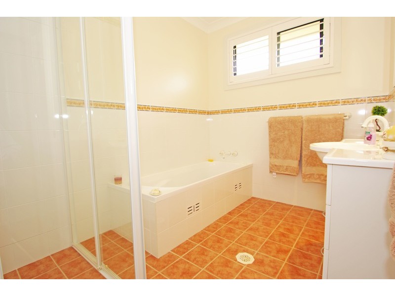 9 Saxon Street, Cameron Park NSW 2285