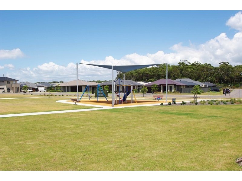 64 Seaside Boulevard, Fern Bay NSW 2295