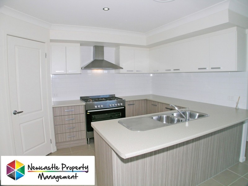 10 Hooghly Avenue, Cameron Park NSW 2285