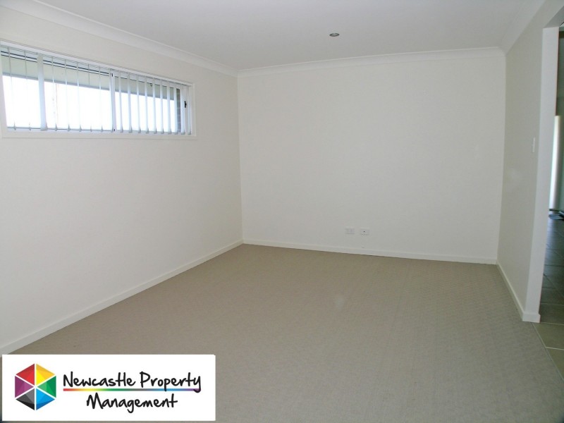 10 Hooghly Avenue, Cameron Park NSW 2285