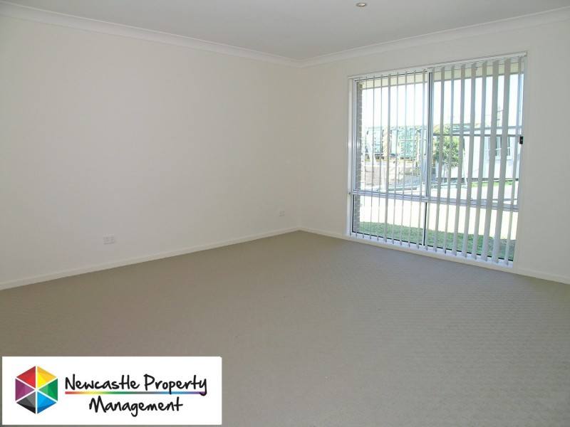 10 Hooghly Avenue, Cameron Park NSW 2285