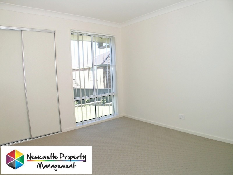 10 Hooghly Avenue, Cameron Park NSW 2285