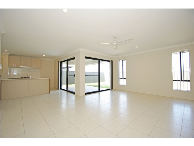 64 Seaside Boulevard, Fern Bay NSW 2295