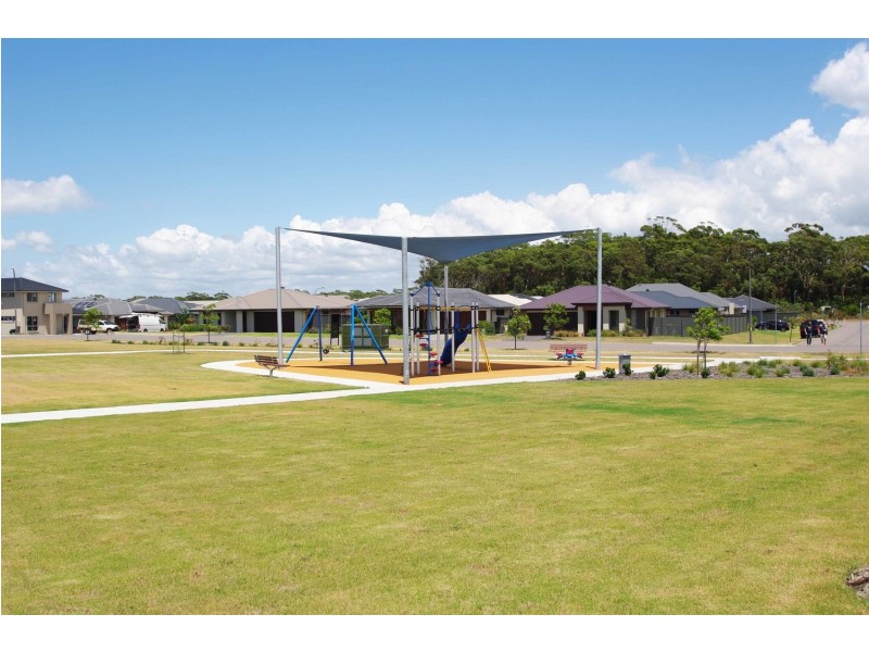 64 Seaside Boulevard, Fern Bay NSW 2295