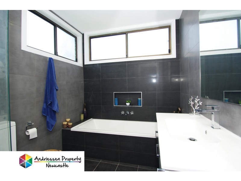 15 Davies Parade, Mount Hutton NSW 2290