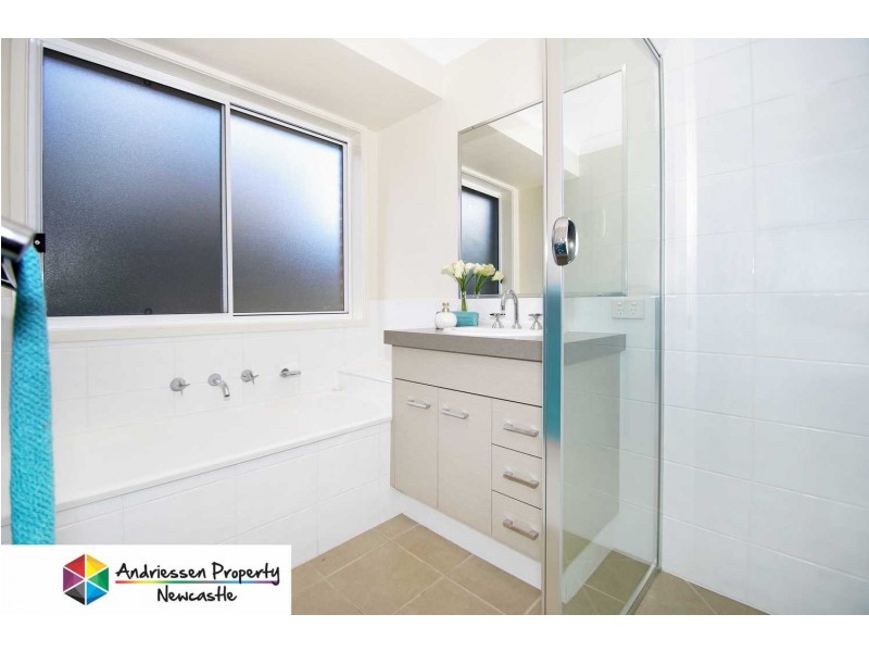 10 Hooghly Avenue, Cameron Park NSW 2285