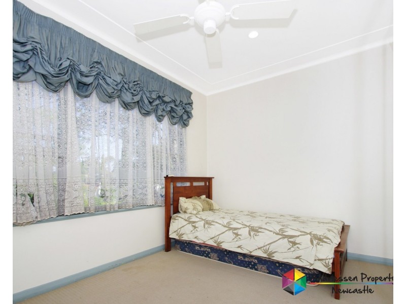 4 Hollywood Parade, New Lambton Heights NSW 2305