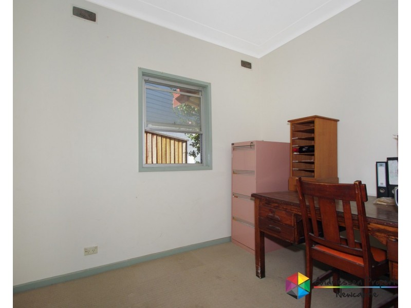 4 Hollywood Parade, New Lambton Heights NSW 2305