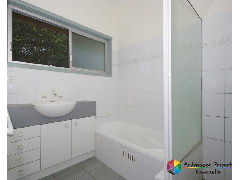 4 Hollywood Parade, New Lambton Heights NSW 2305