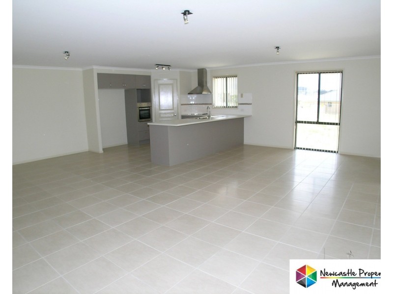 17 Foveaux Circuit, Cameron Park NSW 2285