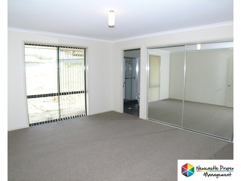 17 Foveaux Circuit, Cameron Park NSW 2285