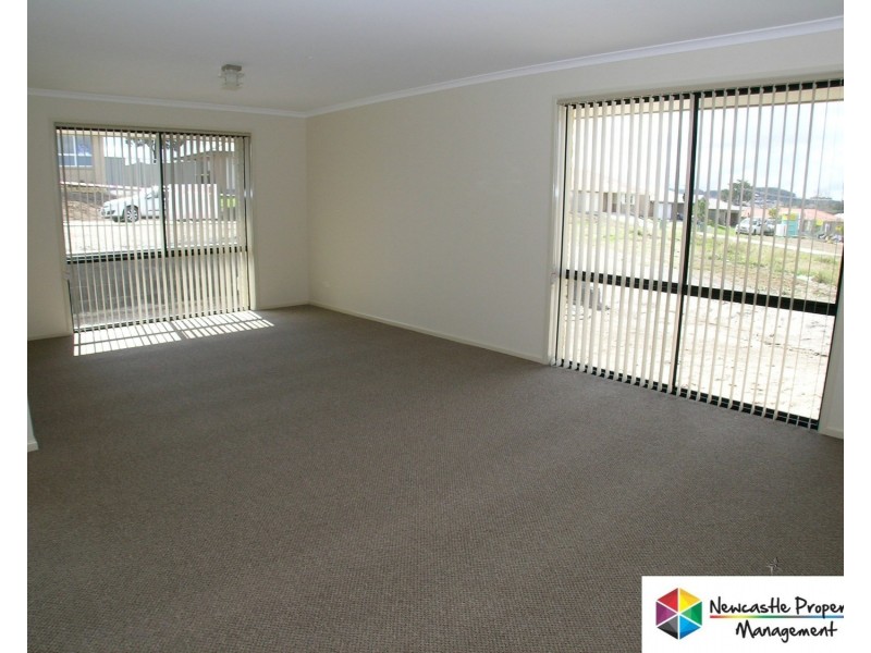 17 Foveaux Circuit, Cameron Park NSW 2285