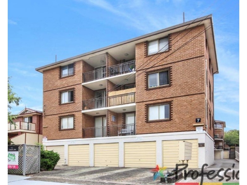 24/7 Myers Street, Roselands NSW 2196
