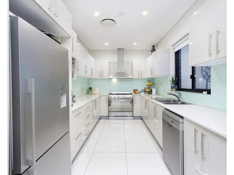 1/8 Collaroy Avenue, Peakhurst NSW 2210