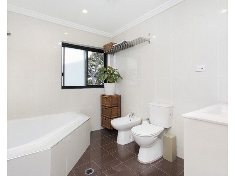 1/8 Collaroy Avenue, Peakhurst NSW 2210