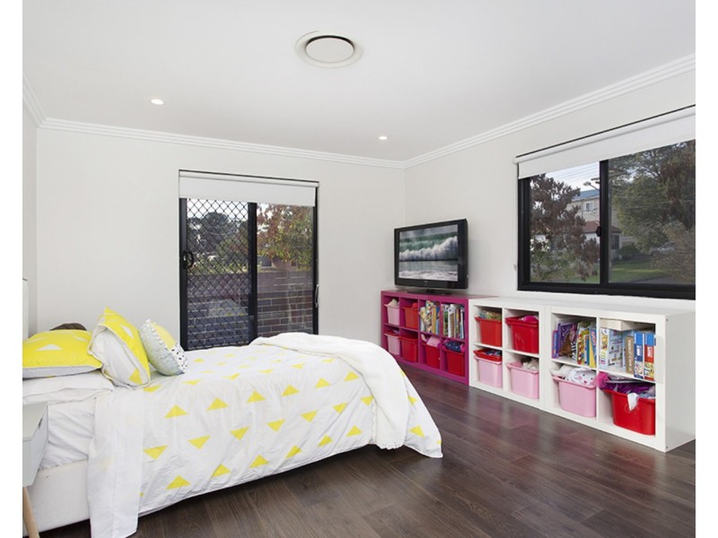 1/8 Collaroy Avenue, Peakhurst NSW 2210