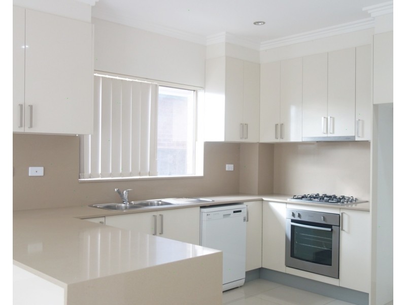 8 Roslyn Avenue, Panania NSW 2213