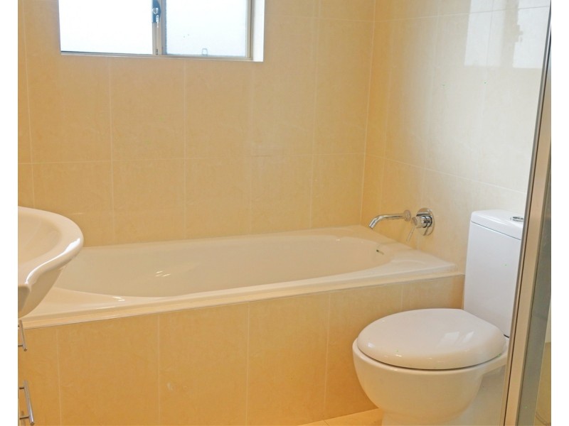 8 Roslyn Avenue, Panania NSW 2213