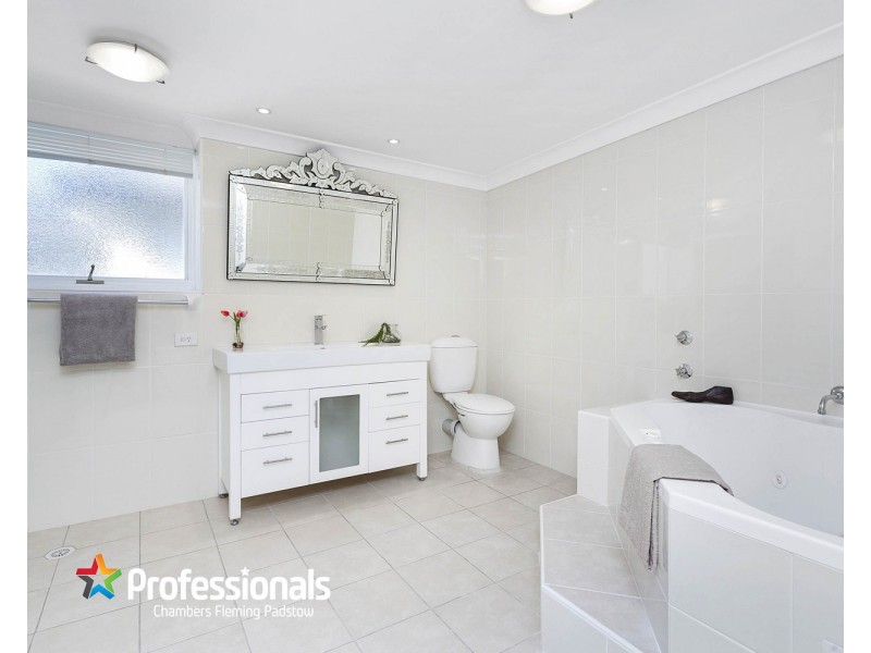 590 Henry Lawson Drive, East Hills NSW 2213