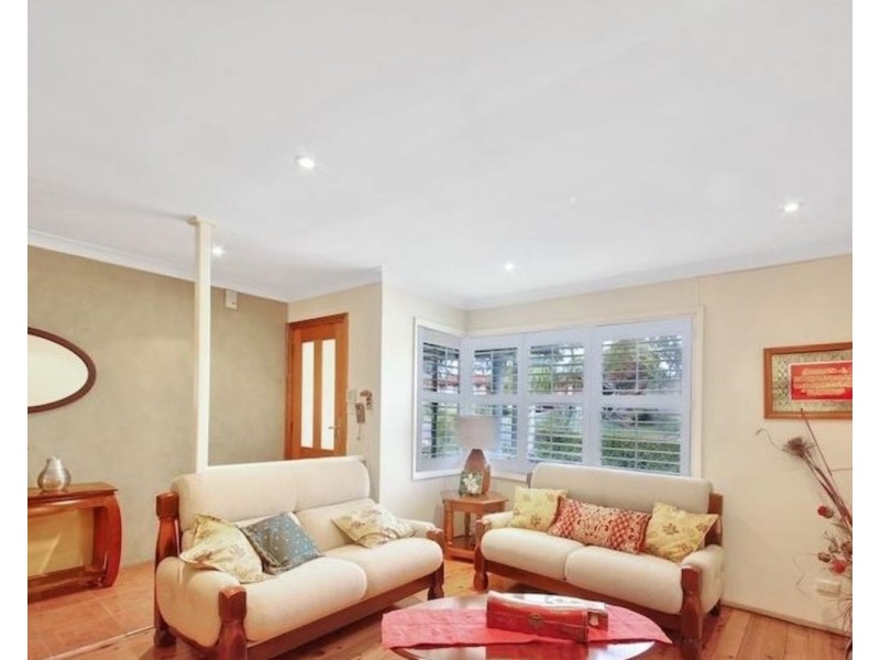 6 Harrow Road, Glenfield NSW 2167