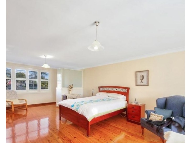 6 Harrow Road, Glenfield NSW 2167
