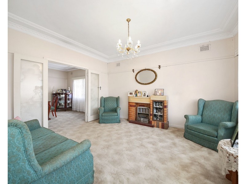 61  Victor Avenue, Picnic Point NSW 2213