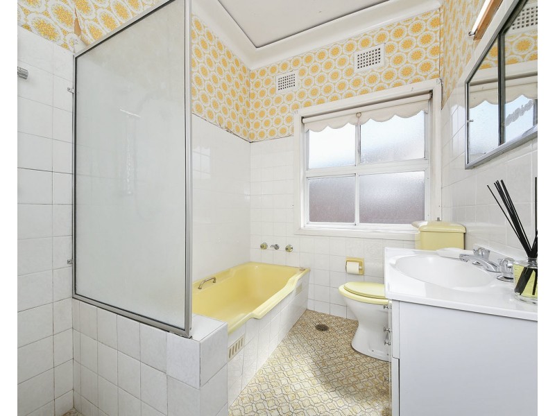 61  Victor Avenue, Picnic Point NSW 2213