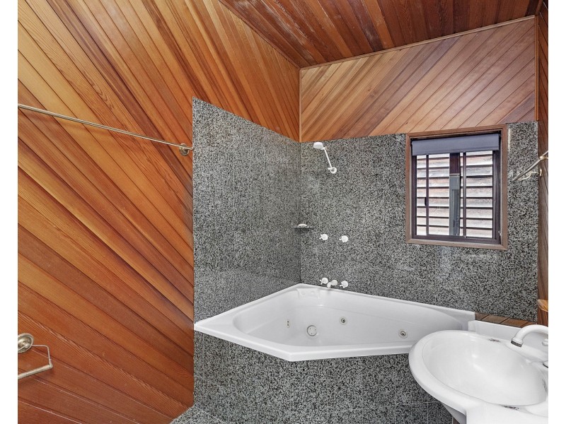 2 Carinya Road, Picnic Point NSW 2213