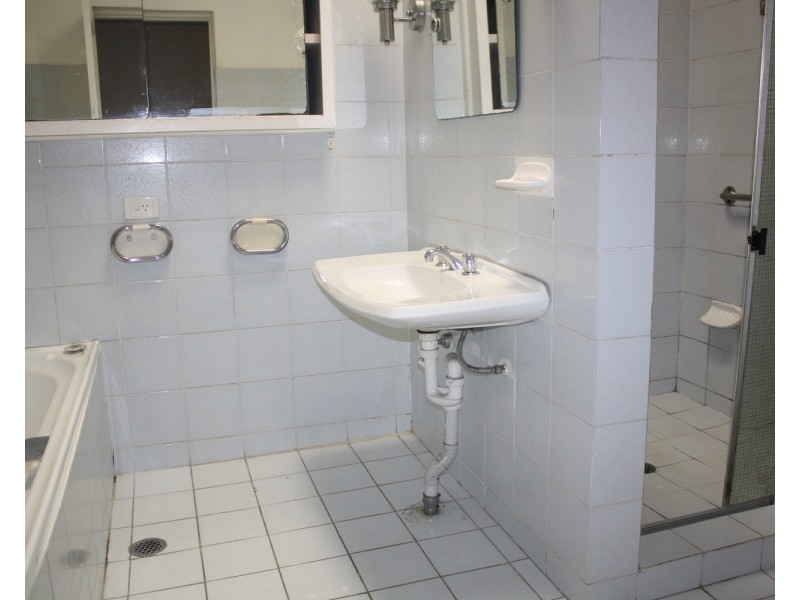 909 Henry Lawson Drive, Picnic Point NSW 2213