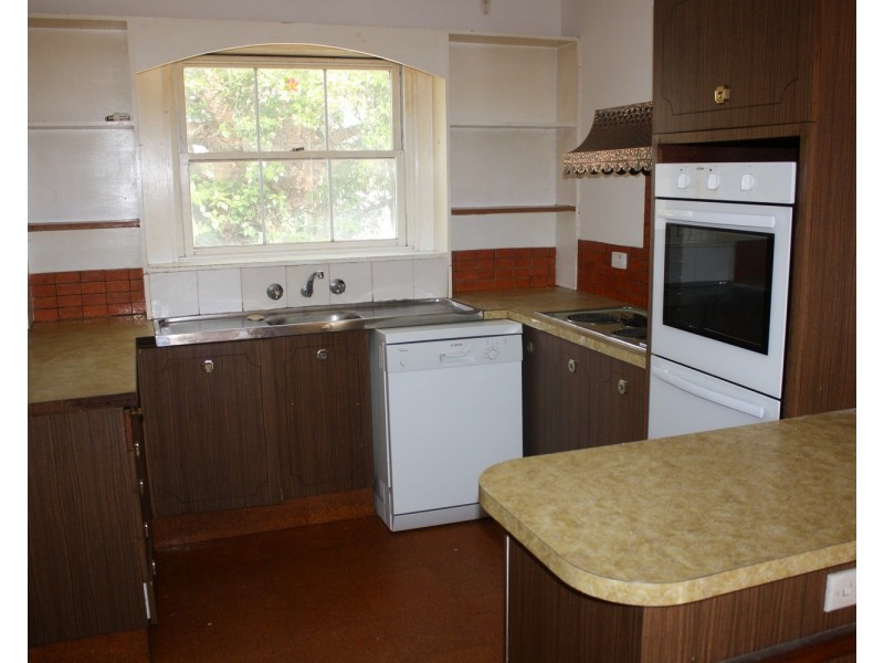 909 Henry Lawson Drive, Picnic Point NSW 2213