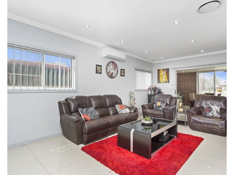 15B Templeton Crescent, Moorebank NSW 2170
