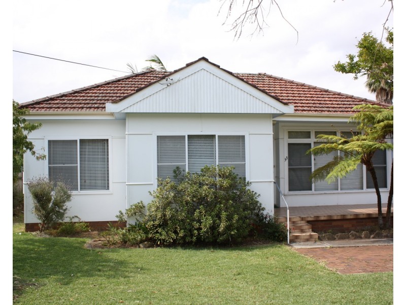 33 Prince Street, Picnic Point NSW 2213
