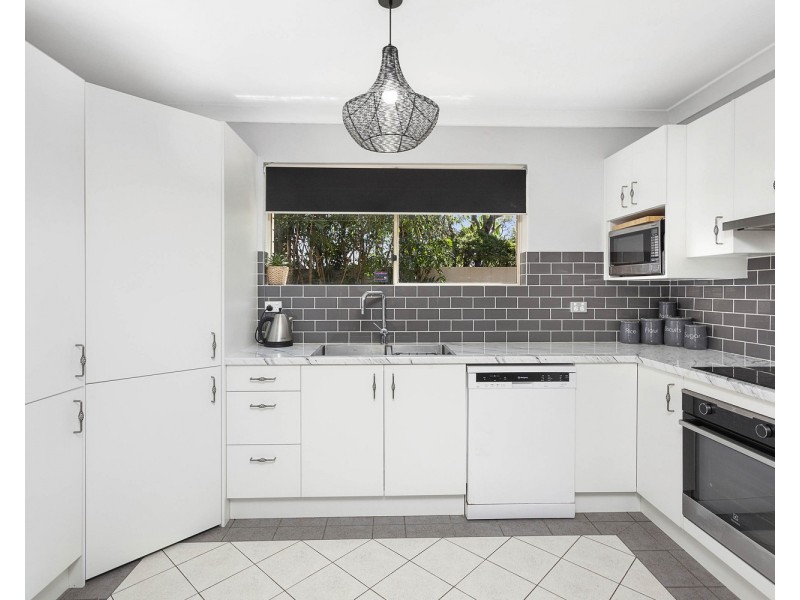 2/879 Henry Lawson Drive, Picnic Point NSW 2213