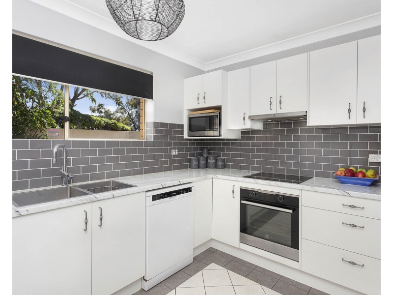 2/879 Henry Lawson Drive, Picnic Point NSW 2213