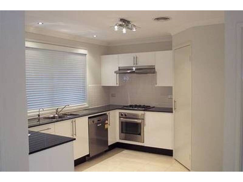4 Mathews Avenue, East Hills NSW 2213