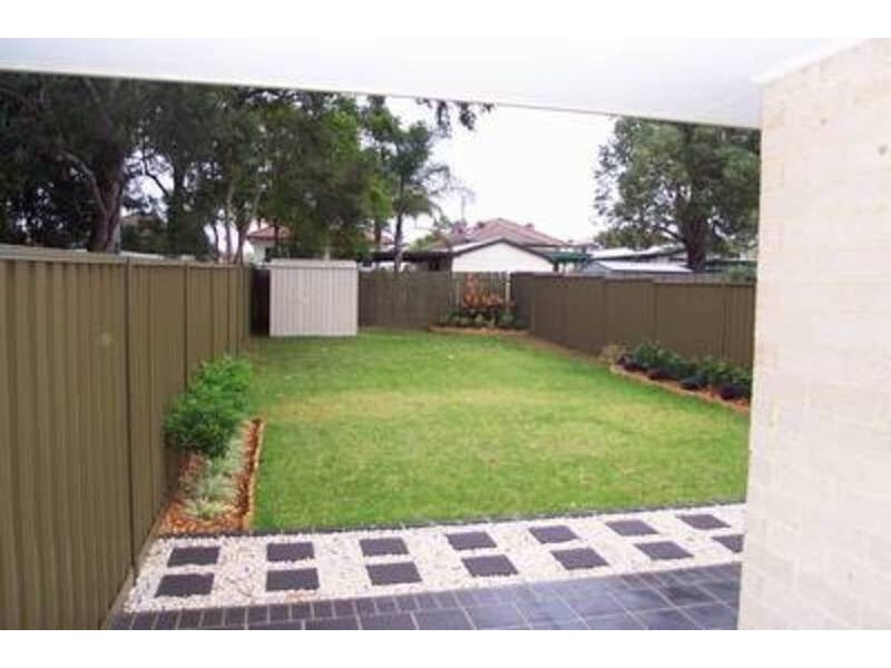 4 Mathews Avenue, East Hills NSW 2213