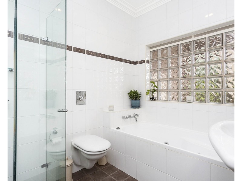 871 Henry Lawson Drive, Picnic Point NSW 2213