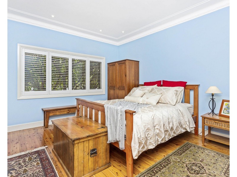 871 Henry Lawson Drive, Picnic Point NSW 2213