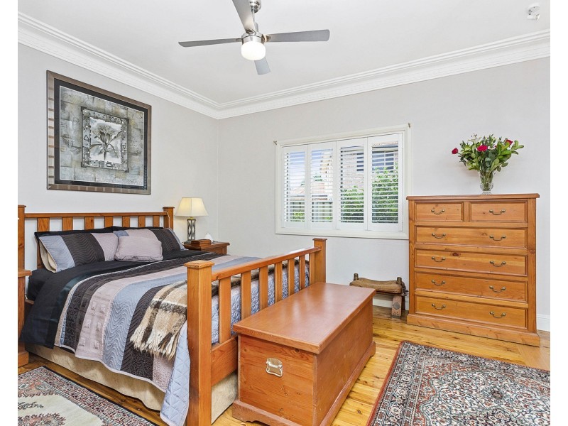 871 Henry Lawson Drive, Picnic Point NSW 2213
