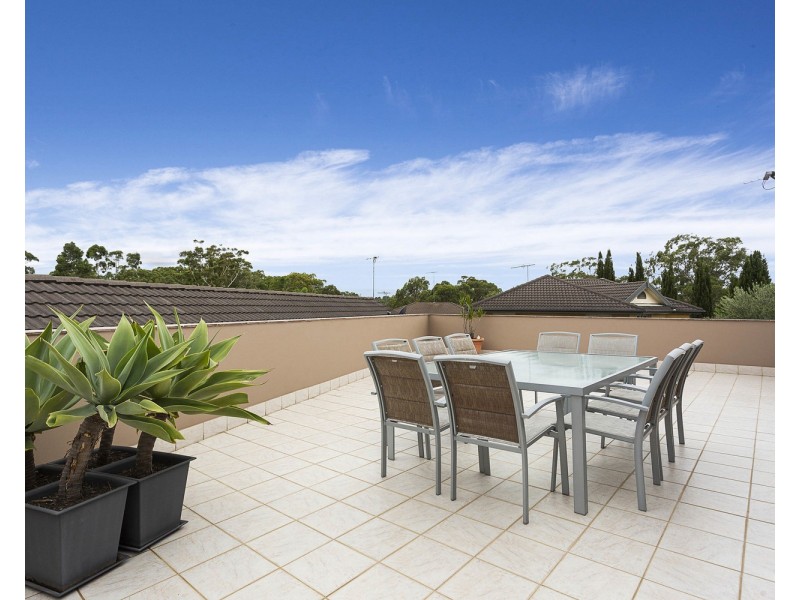 871 Henry Lawson Drive, Picnic Point NSW 2213