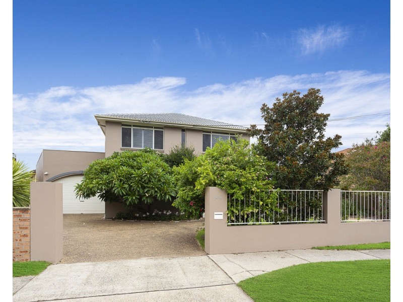 871 Henry Lawson Drive, Picnic Point NSW 2213