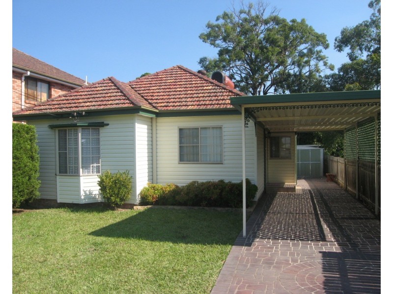 13 Maclaurin Avenue, East Hills NSW 2213