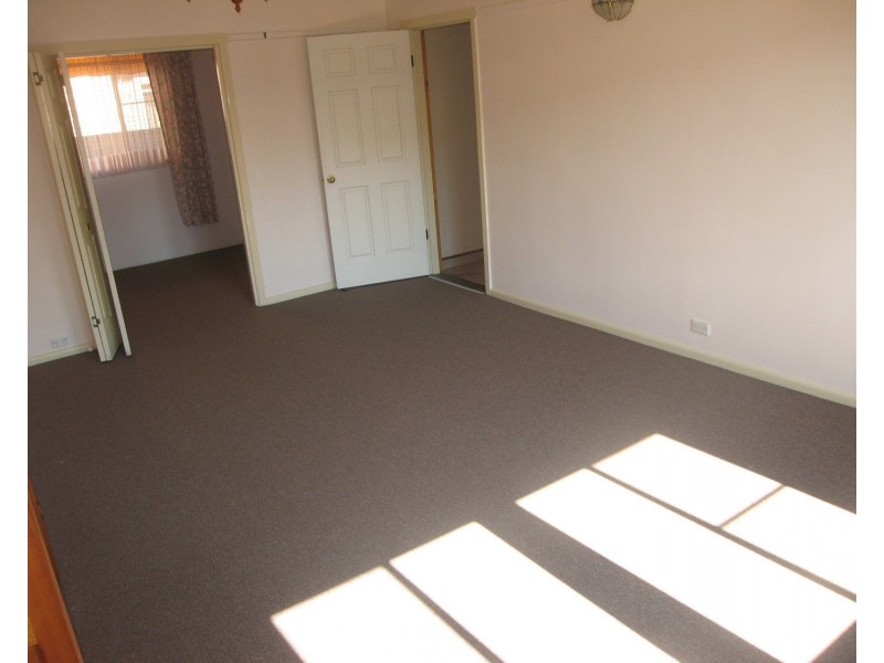 13 Maclaurin Avenue, East Hills NSW 2213