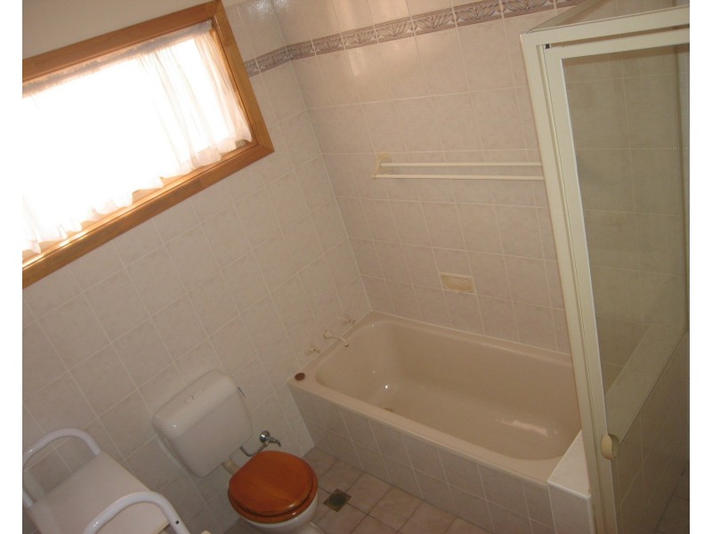 13 Maclaurin Avenue, East Hills NSW 2213