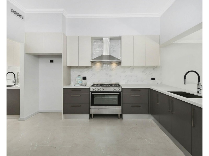 10 Woodburn Avenue, Panania NSW 2213